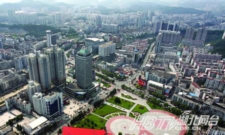 湖北十堰馮先生加盟歐耐克！于2014年8月中旬十堰的馮先生與初次聯(lián)系，表達想代理一個防水品牌。隨后歐耐克公司的業(yè)務(wù)員與馮先生進行了幾次深入溝通，取得了良好的成果。在9月初，馮先生受歐耐克公司邀請，前來考察，在公司廖經(jīng)理的陪同下，參觀了生產(chǎn)車間，并詳細了解了防水涂料產(chǎn)品的使用過程和一些工程的防水解決方案，并于當天下午正式簽訂歐耐克防水十堰總代理合同
